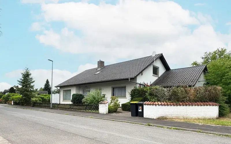 Erfolgreich vermittelte Immobilie: Einfamilienhaus auf gepflegtem Grundstück in attraktiver Lage von Dillingen