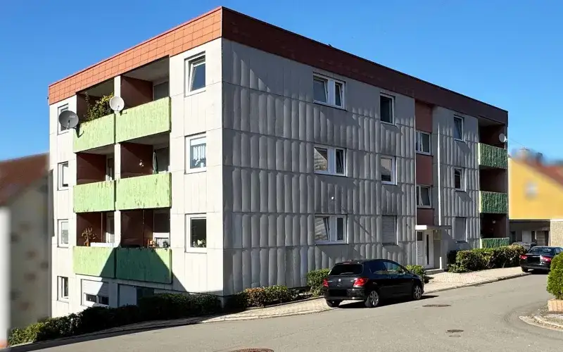 Erfolgreich vermittelte Immobilie: Mehrfamilienhaus mit 11 Wohneinheiten und Garagen in Friedrichsthal