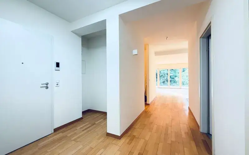 Großzügige 3-Zimmer-Wohnung mit Balkon und Grünblick in Alt-Saarbrücken – Titelbild