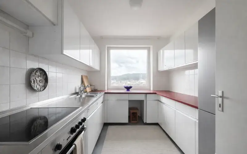 Vermietete 3-Zimmer-Wohnung mit Loggia, Aufzug und Einzelgarage in guter Lage von Homburg – Küche