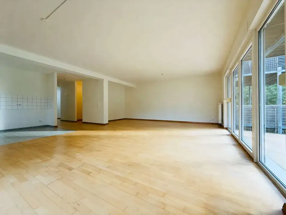 Großzügige 3-Zimmer-Wohnung mit Balkon und Grünblick in Alt-Saarbrücken – Offener Wohn- und Essbereich
