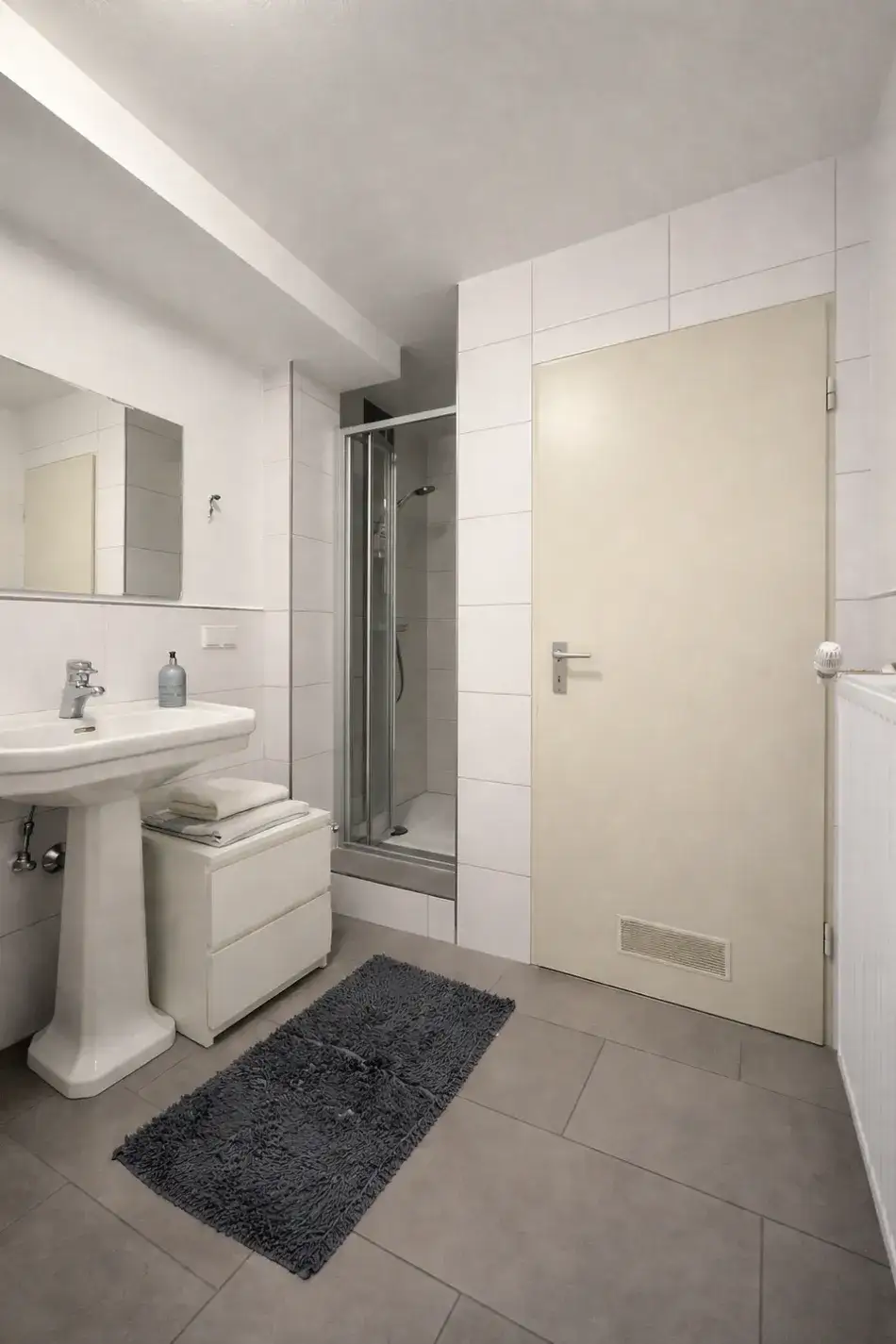 Vermietete 3-Zimmer-Wohnung mit Loggia, Aufzug und Einzelgarage in guter Lage von Homburg – Bad1