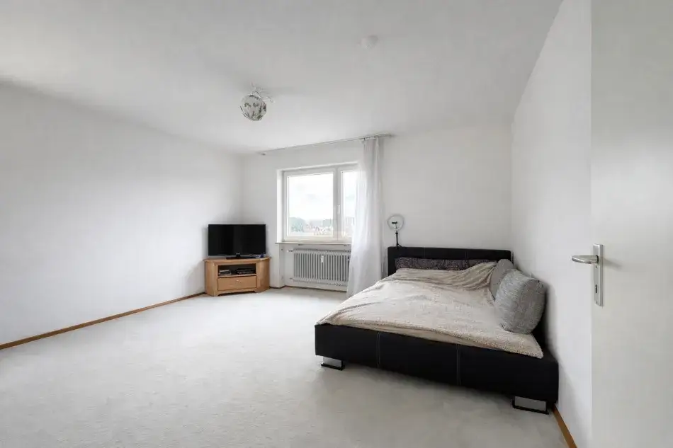 Vermietete 3-Zimmer-Wohnung mit Loggia, Aufzug und Einzelgarage in guter Lage von Homburg – Zimmer2