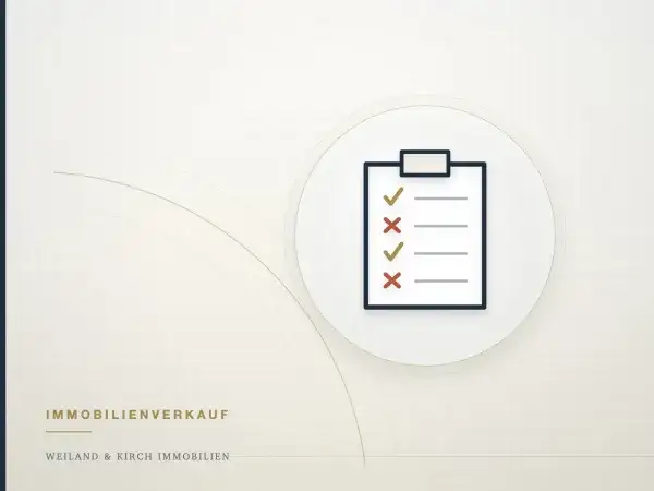 Illustration: Checkliste mit Haken und Kreuzen, Symbol für typische Fehler beim Hausverkauf ohne Makler